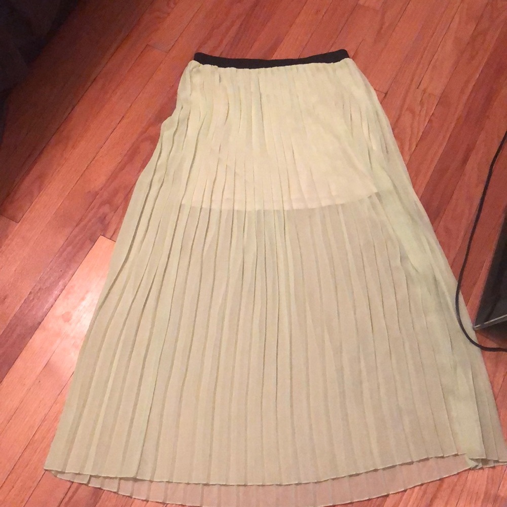 Beautiful green skirt!!!
